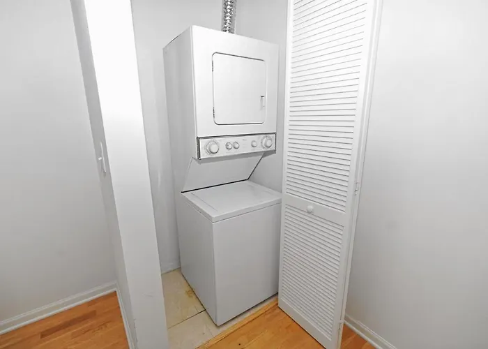 18th Floor 2br Grant Park With Balcony, Gym *